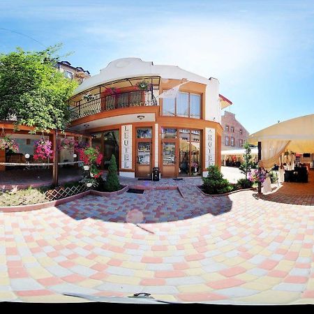 Hotel Leotel Lviv Extérieur photo