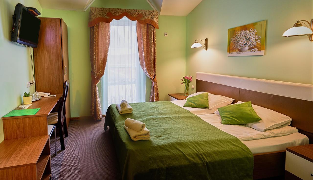 Hotel Leotel Lviv Extérieur photo