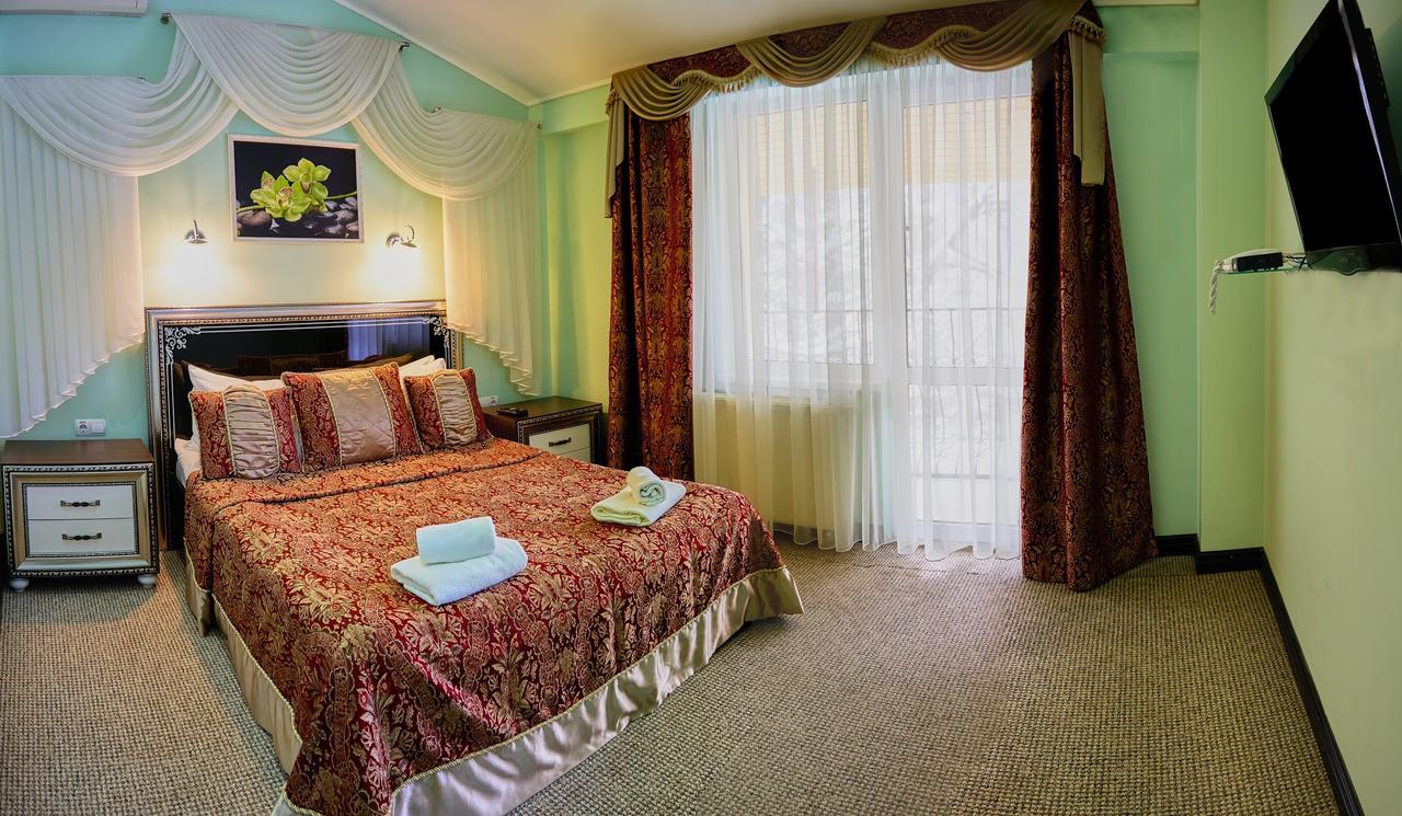 Hotel Leotel Lviv Extérieur photo
